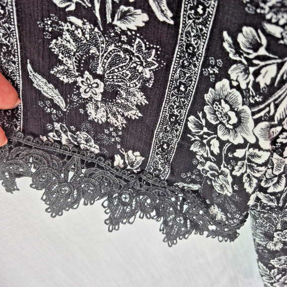 Hazel Jacqueline Boho Tunic Top – Size Large – Black White Floral Crochet Stitch - Picture 3 of 10